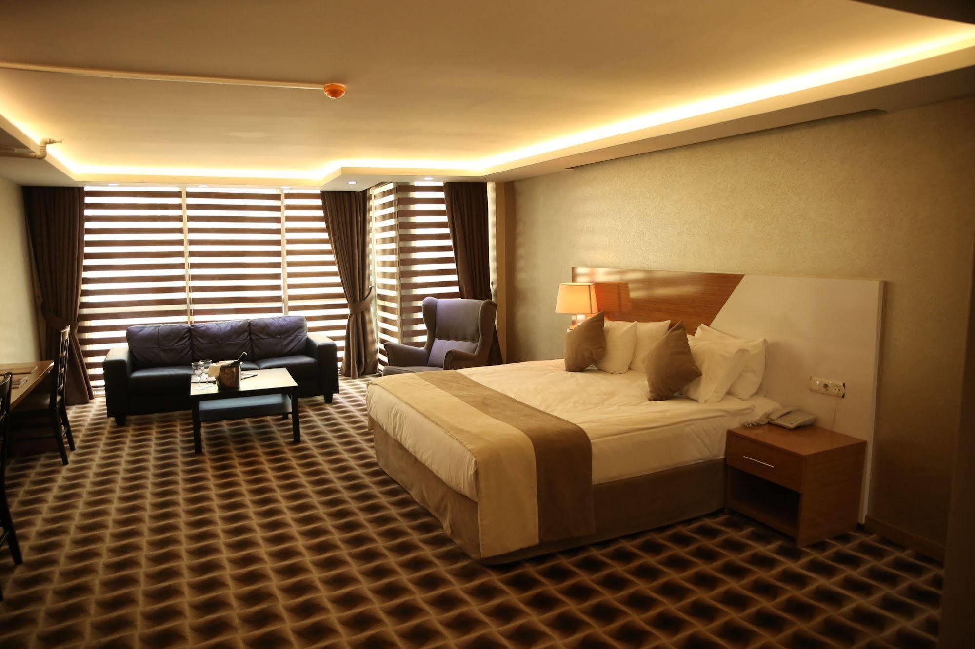 Way Hotel Izmir Bagian luar foto